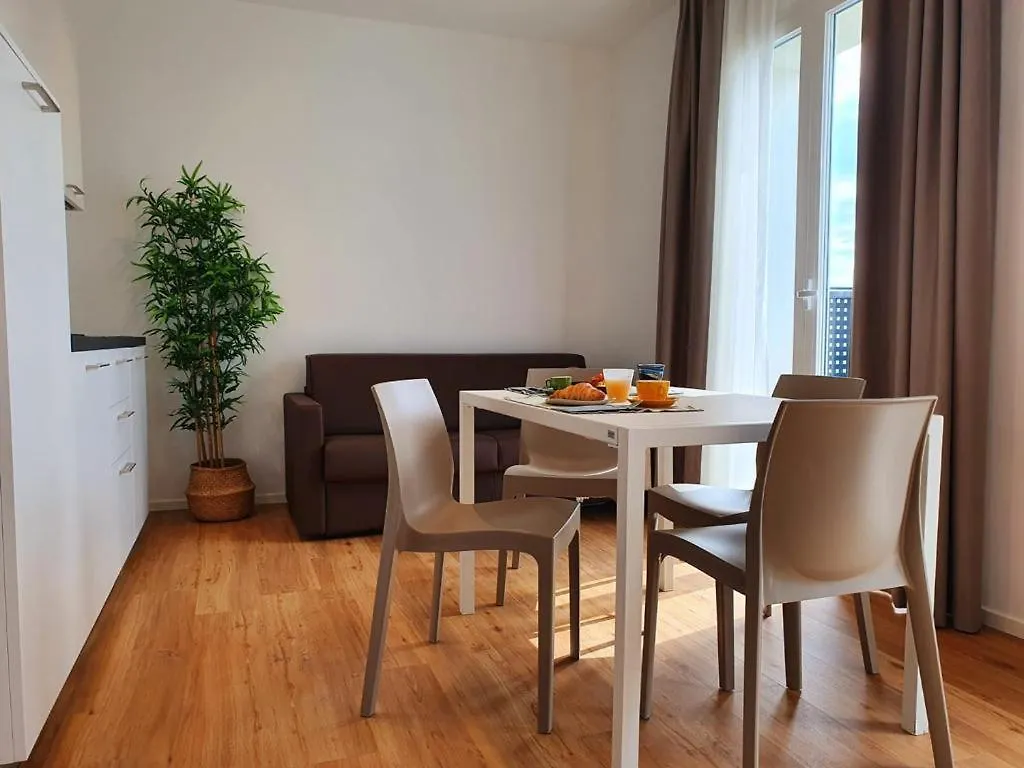Superior Beach Aparthotel Τζεσόλο Λίντο