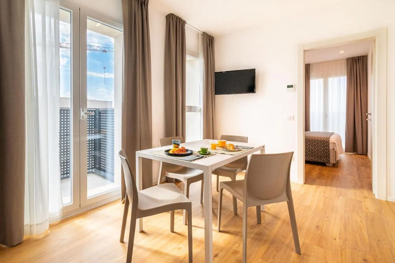 Superior Beach Aparthotel Τζεσόλο Λίντο 0*,