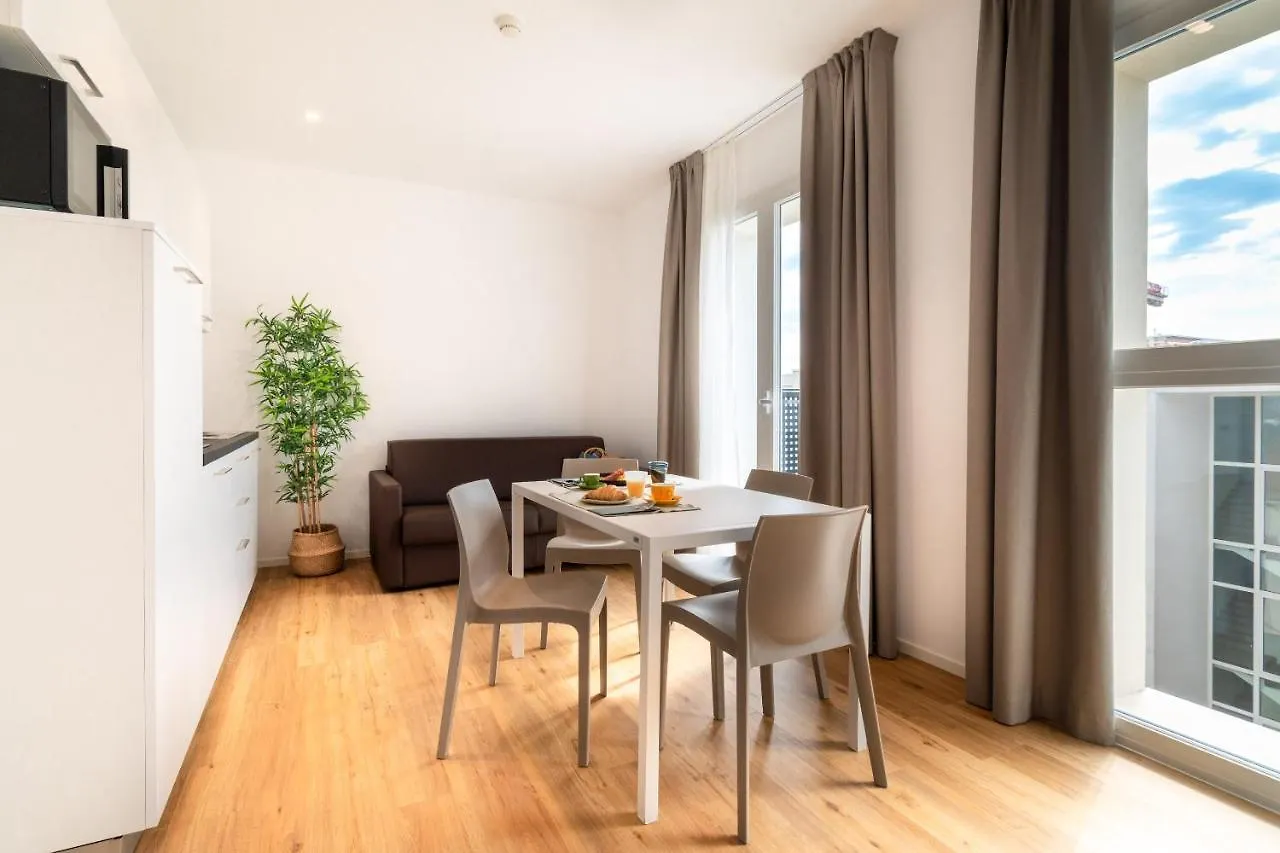 Superior Beach Aparthotel Τζεσόλο Λίντο 0*,